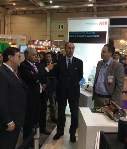 ABBenChile's tweet photo. Ministro de Agricultura, Carlos Furche, nos visitó en nuestro stand en #ExpoFoodProcess @MinagriCL https://t.co/Cqdeb8l86n