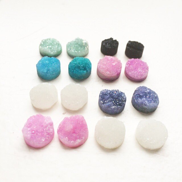 anneh87's tweet photo. Say hello to my little friends 💎😍These #druzyquartz gems are gonna make some cute jewelry 💪🏻👩🏻💍🔨#goldsmith #goudsmid https://t.co/msHLgu4Axy