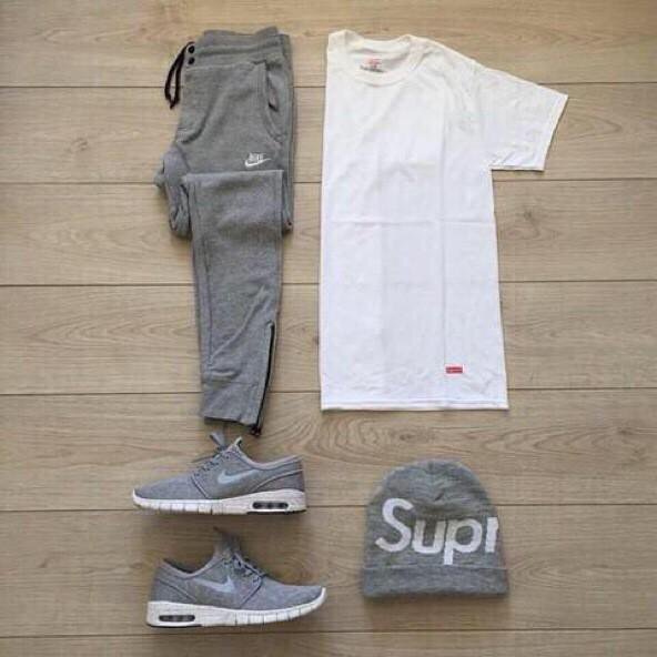 Kimroll's tweet photo. Everyday mood #NikeAir all the way https://t.co/cxKWPh5ThJ