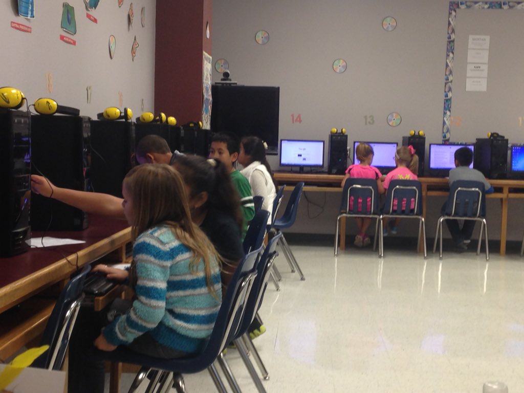 lgomez_lori's tweet photo. Watching these kids Google search just amazes me. They are so smart! @Gwoodruff615 @GodleyElem #computersarefun https://t.co/BOfUCpOAlg