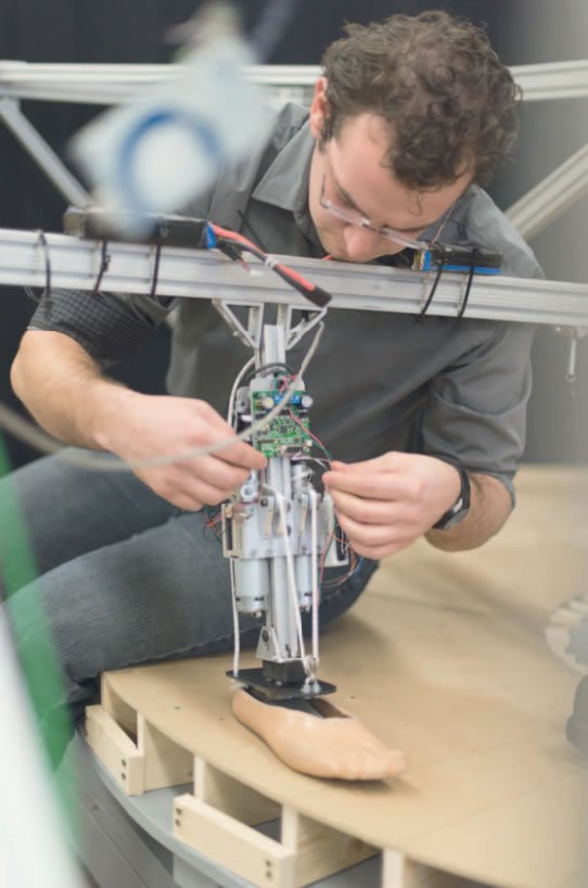 mtuMAE's tweet photo. Human Interactive Robotics Lab (HIROLab) first PhD Graduate Evandro Ficanha. Congrats! #Humaninteractive #Robotics https://t.co/j2cU8DkI0J