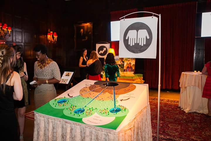 KouzinDlo's tweet photo. @faithwallace presenting KD's installation at #ResolveGala last month #cleanwater #socent #Haiti #disruptID #WASH https://t.co/fXkK7VE7Tc