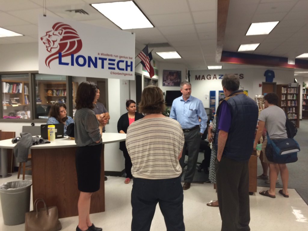 stgmartinez's tweet photo. Amazing staff @LeanderISD LHS sharing strategies for our #liontech #mlisd @Tiffany_Spicer #soproud https://t.co/efOwUN5qjw
