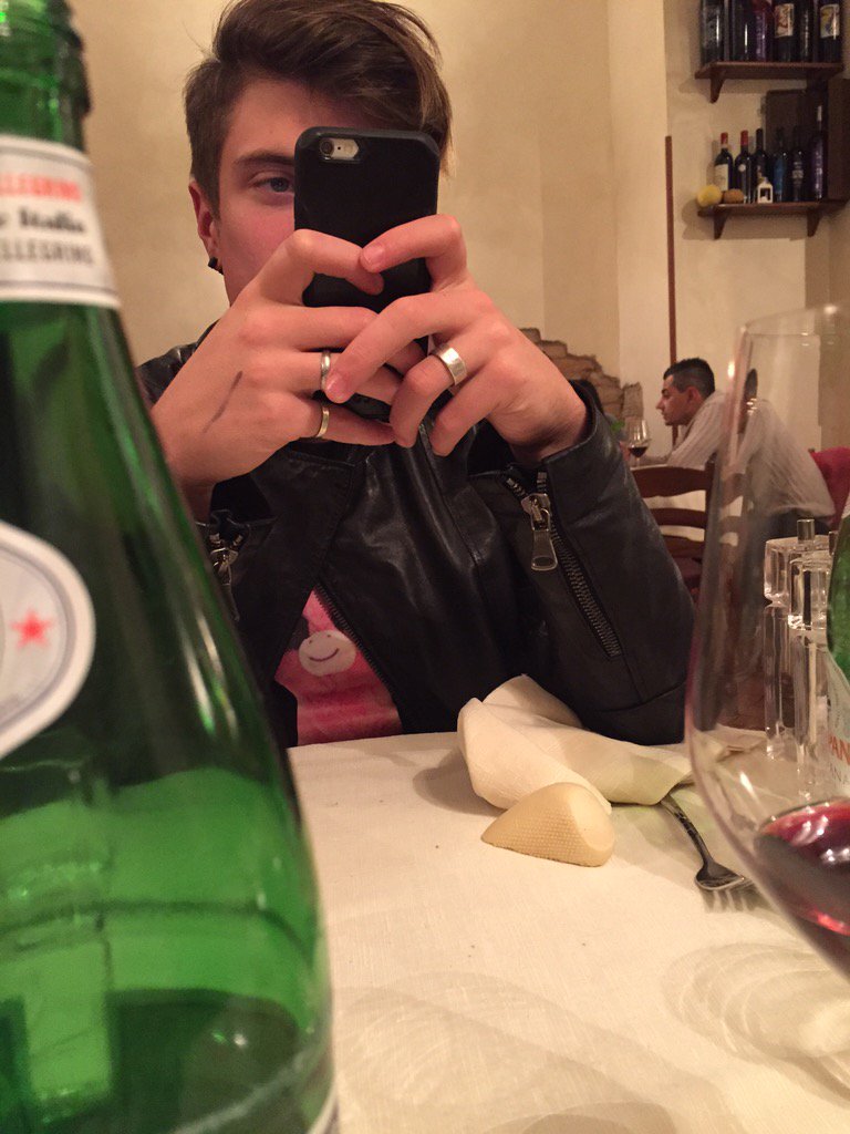 fedefederossi's tweet photo. Asociale https://t.co/rI7vIM2CSS
