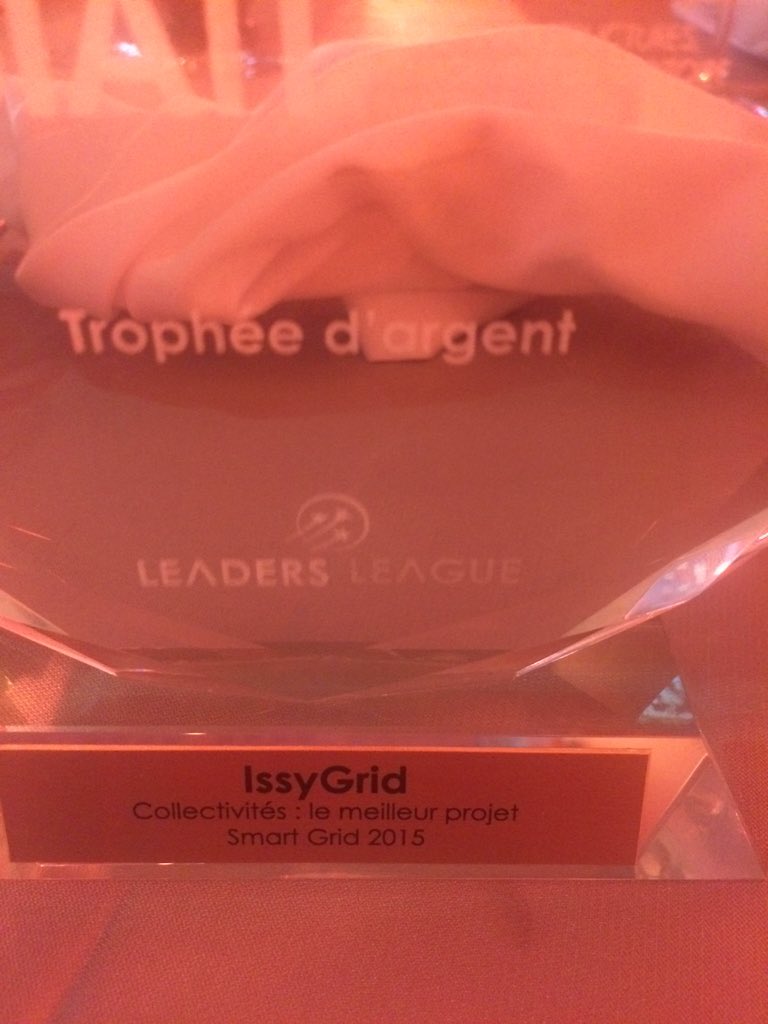 Olivier_S's tweet image. #IssyGrid Trophée d&apos;argent au #SIATI2015, derrière les valeureux #RennesGrid et @GreenLys1
