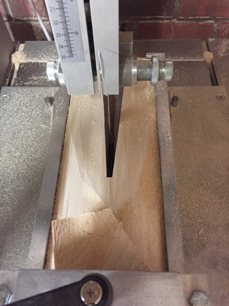 cricket bat pressing machine