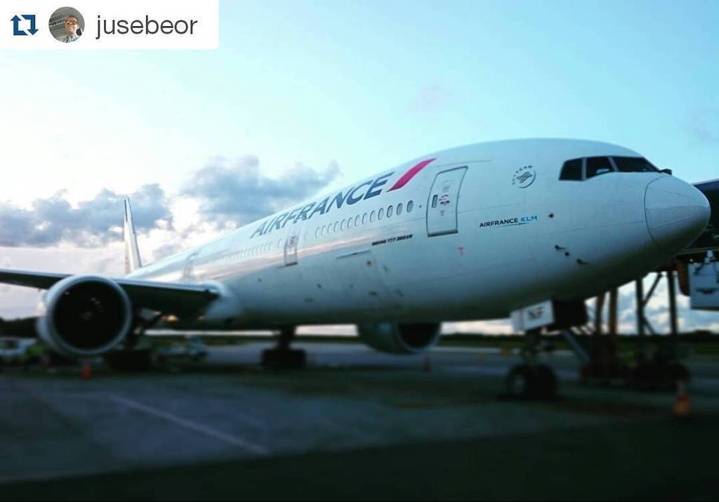 DeltaBravo33's tweet photo. Instagram : by aerospotters - By: @jusebeor 
#Boeing #b777 #aviation #avgeek #crewlife #flight #instaplane #megapla… https://t.co/jrAhMW1frA