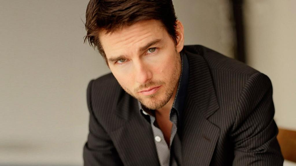 people say i look EXACTLY like tom cruise, and I Dont blame them