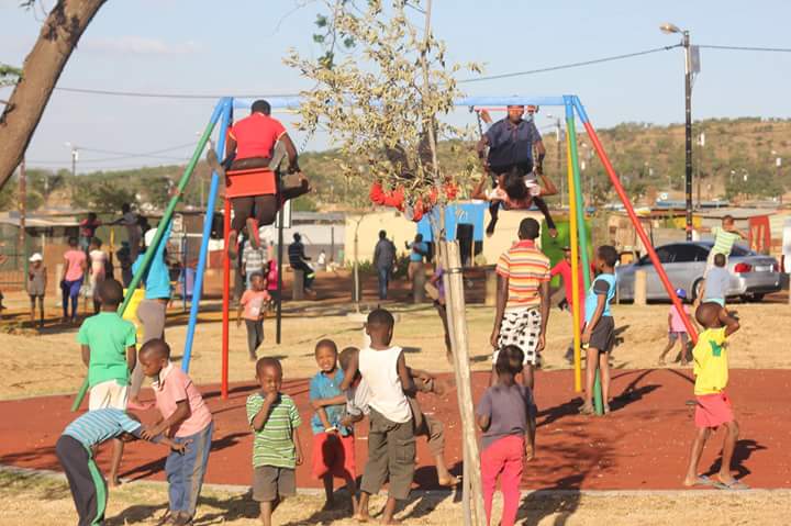 Kgosientsho_R's tweet photo. Refilwe Manor Community Park is now fully functional. #SafePlayArea #2ParksPerWard https://t.co/9VnUumaGzF