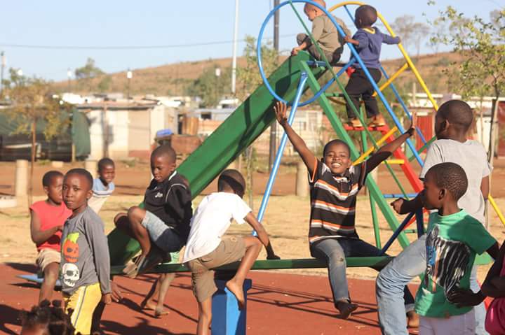 Kgosientsho_R's tweet photo. Refilwe Manor Community Park is now fully functional. #SafePlayArea #2ParksPerWard https://t.co/9VnUumaGzF