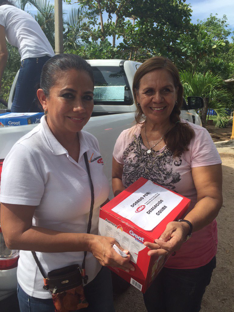 VoluntariadoC's tweet photo. Los daños en Marabasco, fue en sus plantaciones de plátano, donamos 50 despensas a familias más afectadas #patricia https://t.co/8WKYIbhGn7