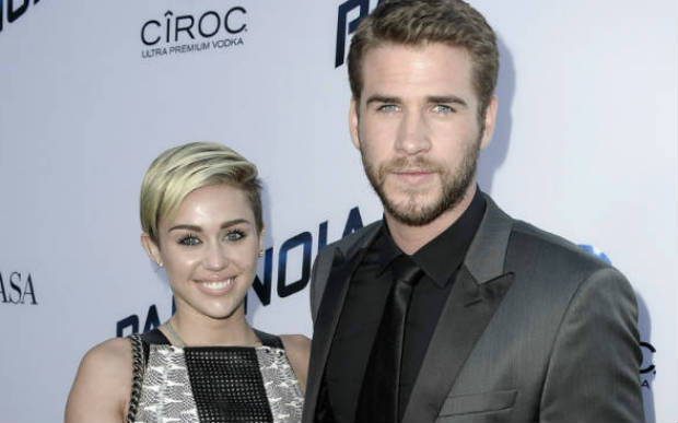 CAPRICHO's tweet photo. "Ela foi uma parte muito importante da minha vida", diz Liam Hemsworth sobre Miley Cyrus. https://t.co/yYt0KKWm9U https://t.co/AS3bGSZjmc