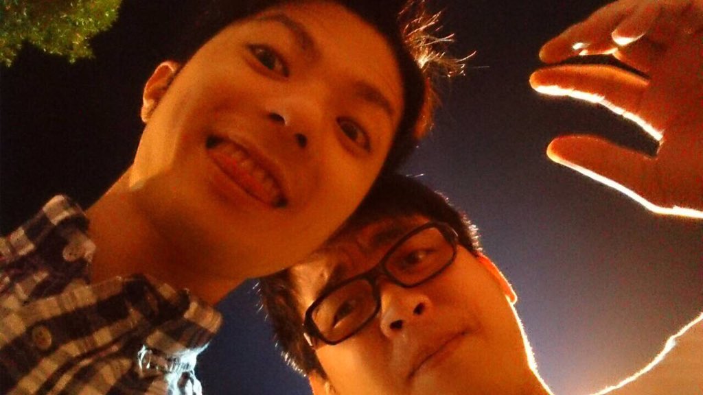 Fam102Shogo's tweet photo. 安定の香港人わら in 香港
BBQ n pizza bar https://t.co/xrFaaTjiLj
