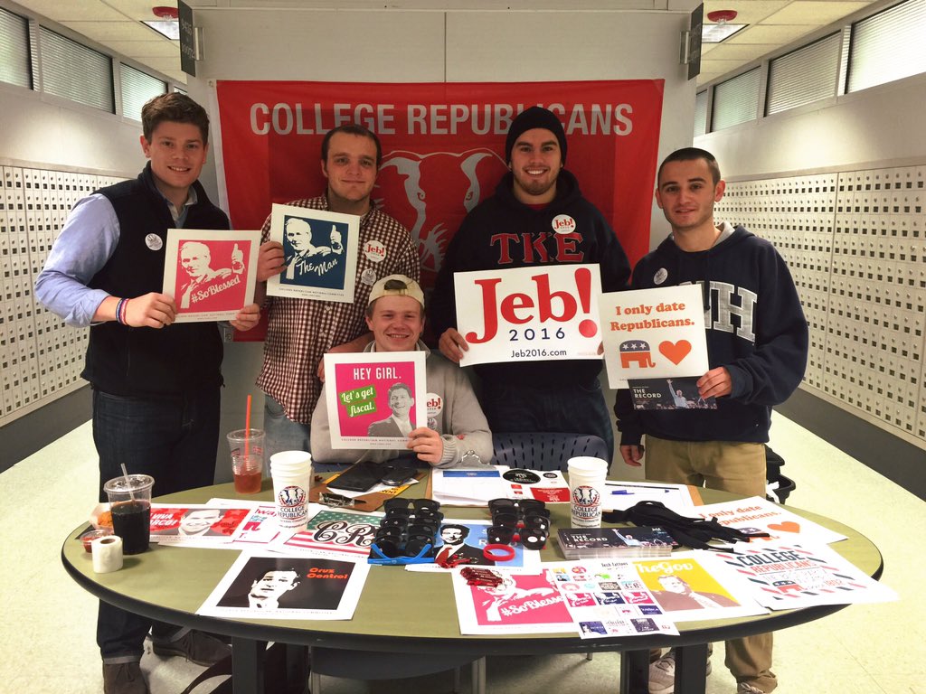 ajfonthemove's tweet photo. .@UNHCRs out and about tabling ahead of tonight's Debate Watch Party at Libby's #CRsdecide https://t.co/jlAaYWakEJ