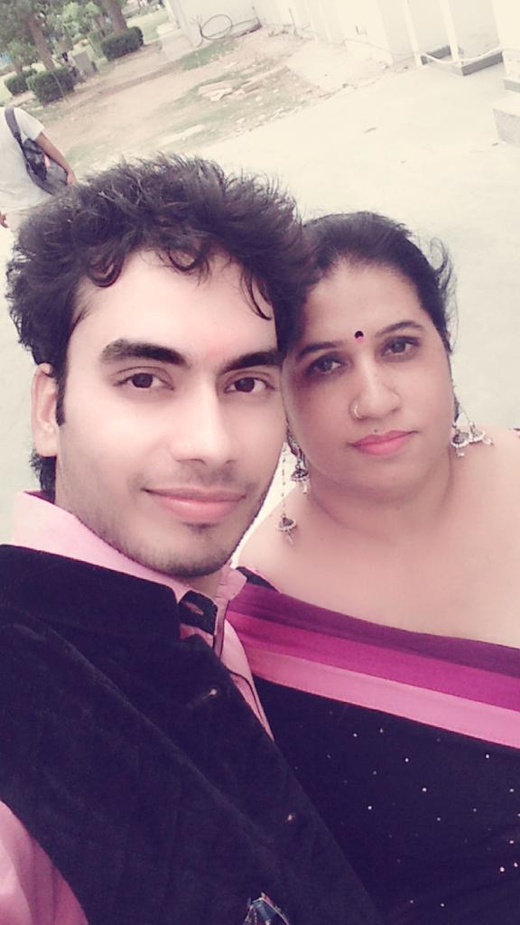 sunilsi98470286's tweet photo. ME AND MY FAVOURITE MAM https://t.co/DJ60rsC9Um