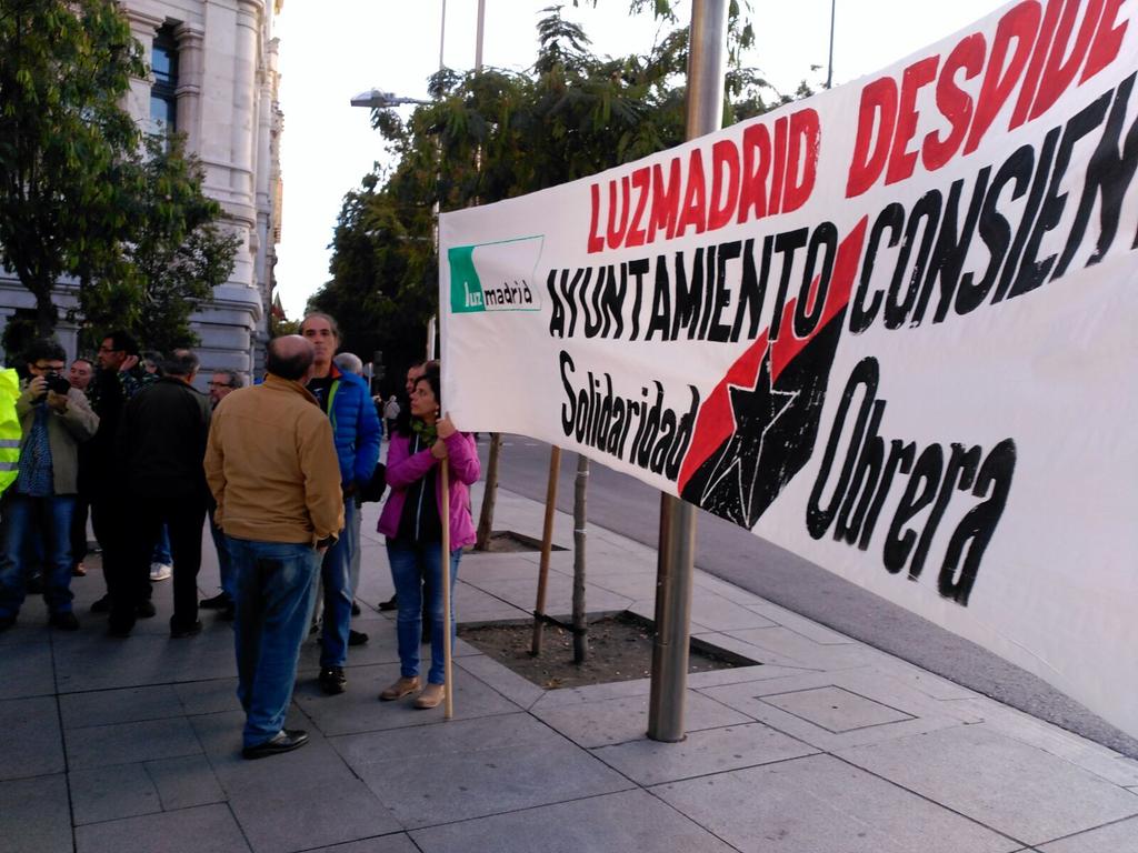 SoliObrera's tweet photo. Mientras #LuzMadrid despide, el ayuntamiento de @MADRID consiente. Todos son responsables. #Jesúsreadmisión https://t.co/13S9sW5TgW