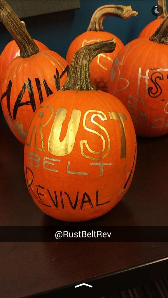 RustBeltRev's tweet image. It's almost Halloween! We hope you've got your rock and roll costumes ready. #RustBeltPumpkin #PumpkinSpiceRevival