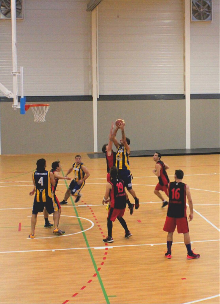 baloncesto_86's tweet photo. Alguna foto del debut en la 15/16! #CB86 #BasketFino #YebesValdeluz #Equipo #Colegas https://t.co/FaktVBRB3M