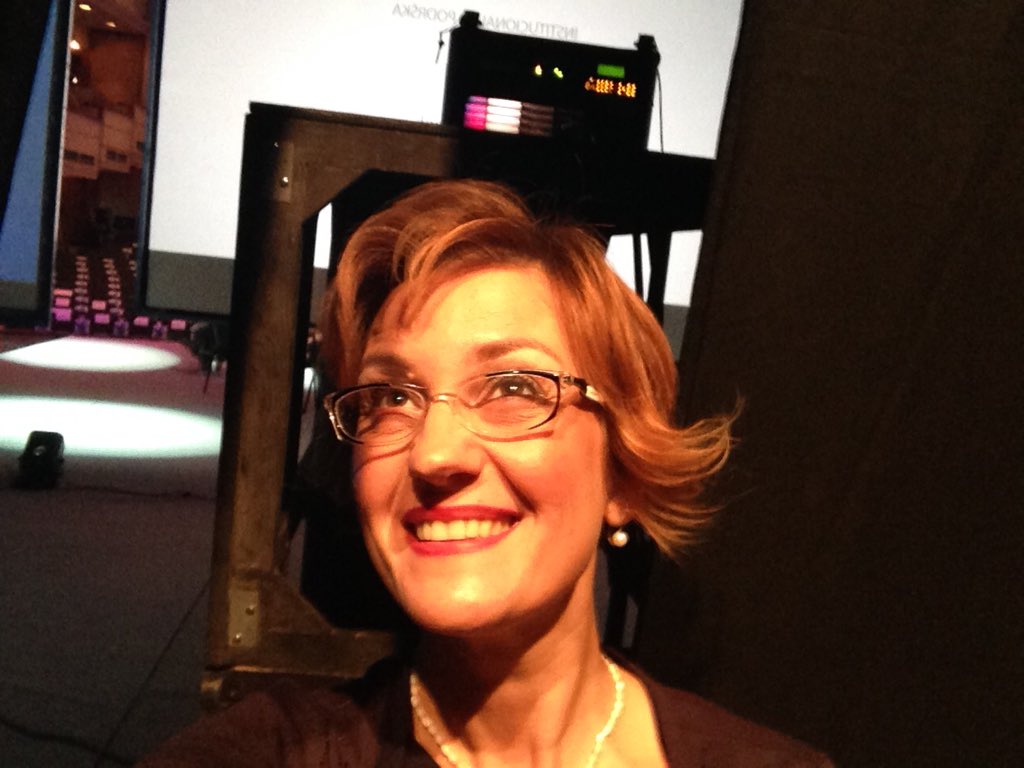 gomilanovic_m's tweet photo. Backstage #cvetuspeha #upz #zenskopreduzetnistvo #zenazmaj https://t.co/CMEdQ410Pm