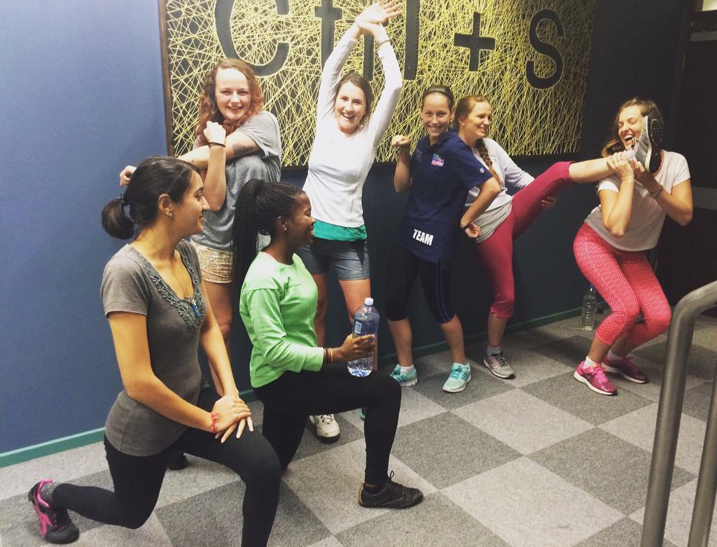 rona_celia's tweet photo. getting active in our active wear! 28 October! 28 days left! #geestilltheend #bestclass https://t.co/jxTlovarBa