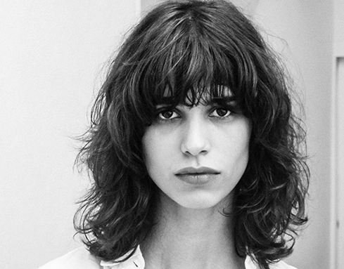VogueFrance's tweet photo. #ExcluVogue : la cover girl #MicaArganaraz dévoile sa routine beauté ici ---> https://t.co/RiCOKWuDrZ https://t.co/knSkm9FbOV