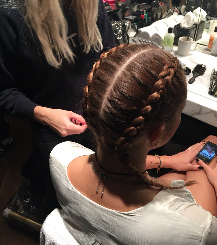 ehupLOVE's tweet photo. On set for the @SimplyBeUK 'This Is Me' shoot. Expect babes, braids & balloons! #simplybereal #storieswelltold https://t.co/a4ca7OJv9B