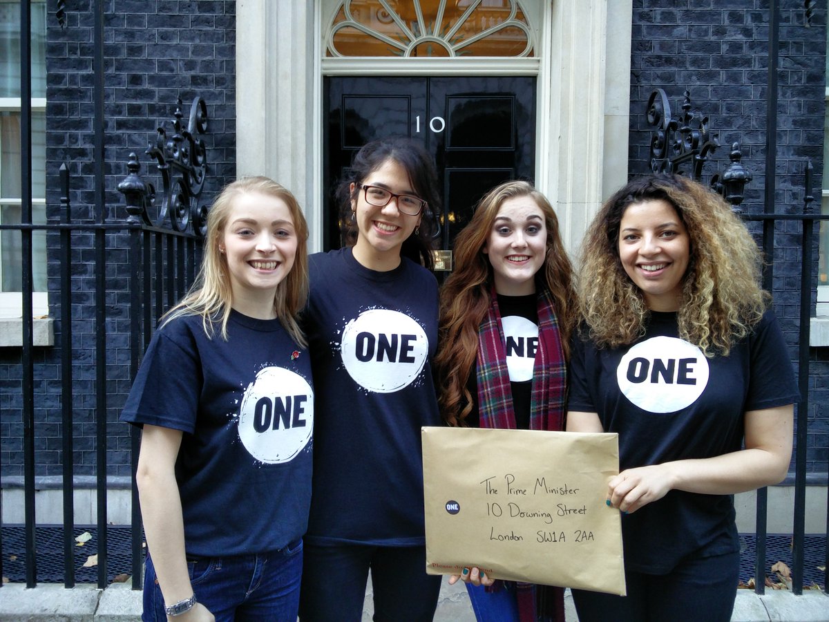ONEintheUK's tweet photo. HUGE thanks to our fantastic 2015 Youth Ambassadors for handing in our petition at number 10 on Monday! #ONEYA2015 https://t.co/x4gSbO16O7