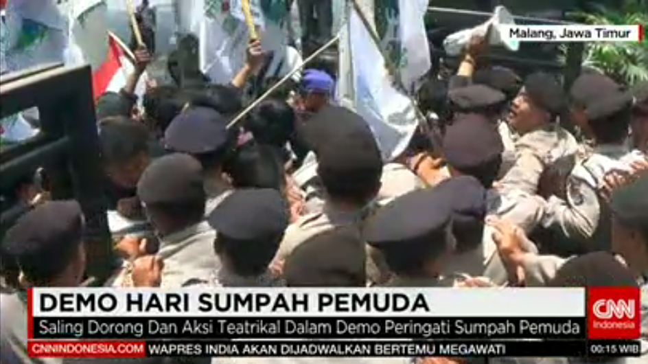 Sejumlah mahasiswa di Malang, Jawa Timur melakukan demonstrasi memprotes pemerintahan Presiden <a href="/jokowi/">Joko Widodo</a>.