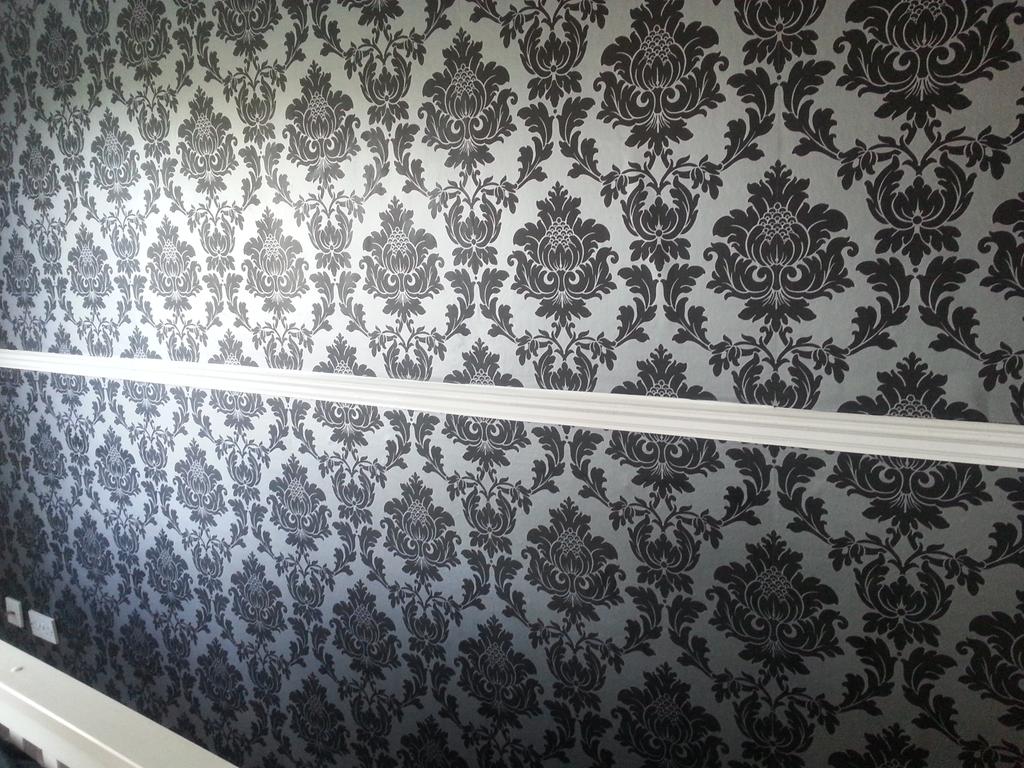 SmaltoUK's tweet photo. Wallpaper installation, Stone Staffordshire. #dovegrey #silverblack https://t.co/2CpZDiM08J