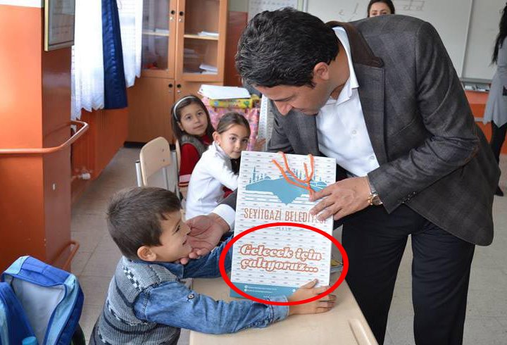 cnnturk's tweet photo. AK Partili başkan özür diledi https://t.co/oEhQ5escl0 https://t.co/8aZBKLgRCP