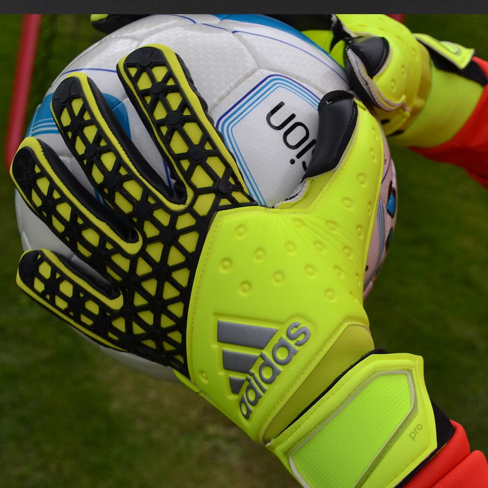 responseball's tweet photo. Great balls on show with great gloves at @greatsave https://t.co/8QZPzpYUo0 #responseball #acezones https://t.co/91RHnPZTMI
