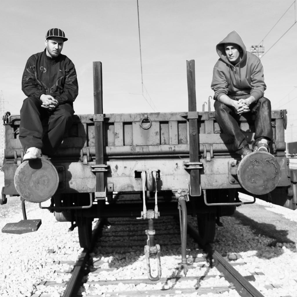 RDHardcore_'s tweet photo. @ZalRdh &amp; @Shic51_Rdh  #Brothers #BlackAndWhite #Train #Rapers #Rdhardcore #Pra https://t.co/hkIOYaYgg4