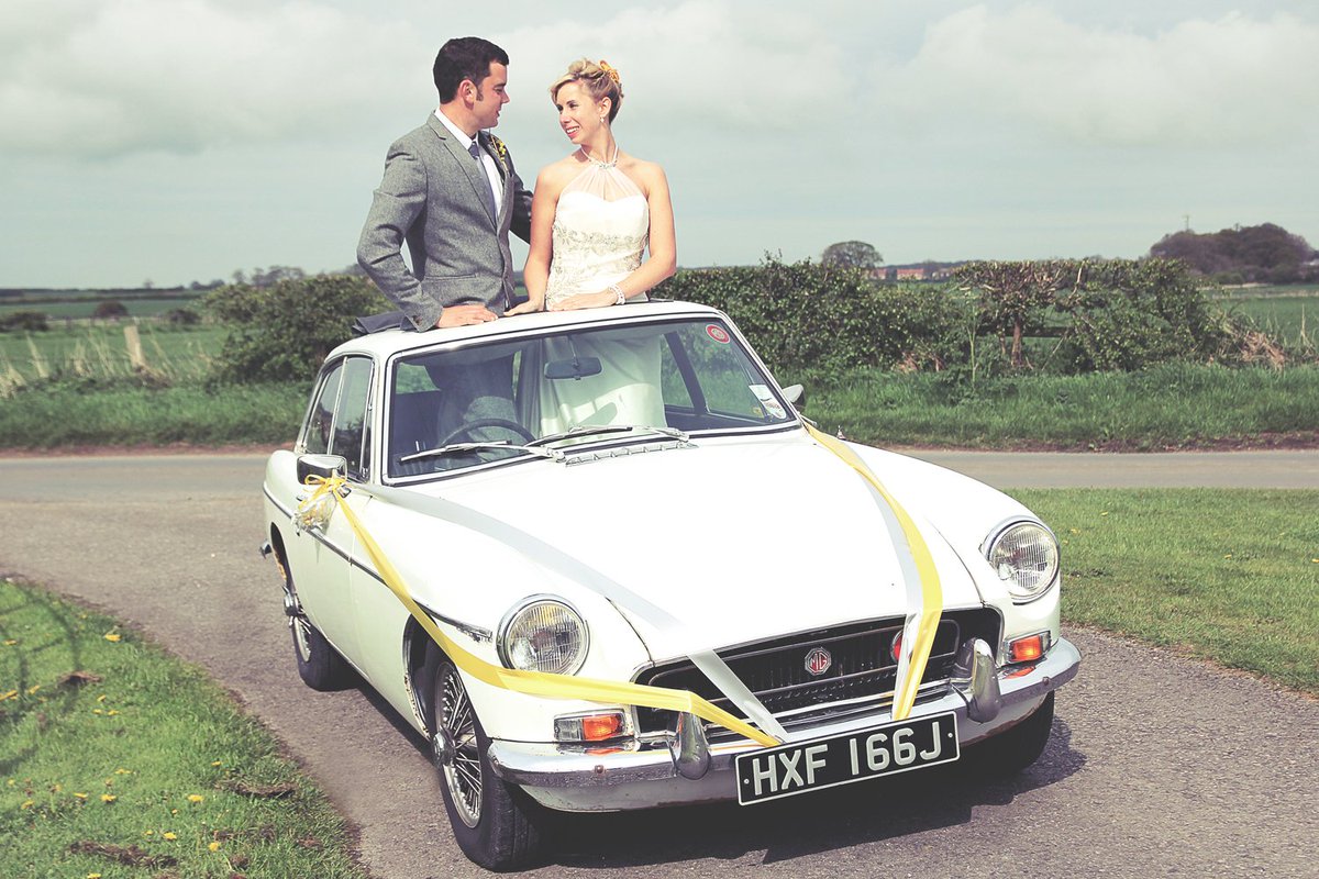 lovedupnorth's tweet photo. Tomorrow on the blog we'll be sharing this lovely couple's #wedding - pic by @jemma_king #love https://t.co/ZUswDlVYuV