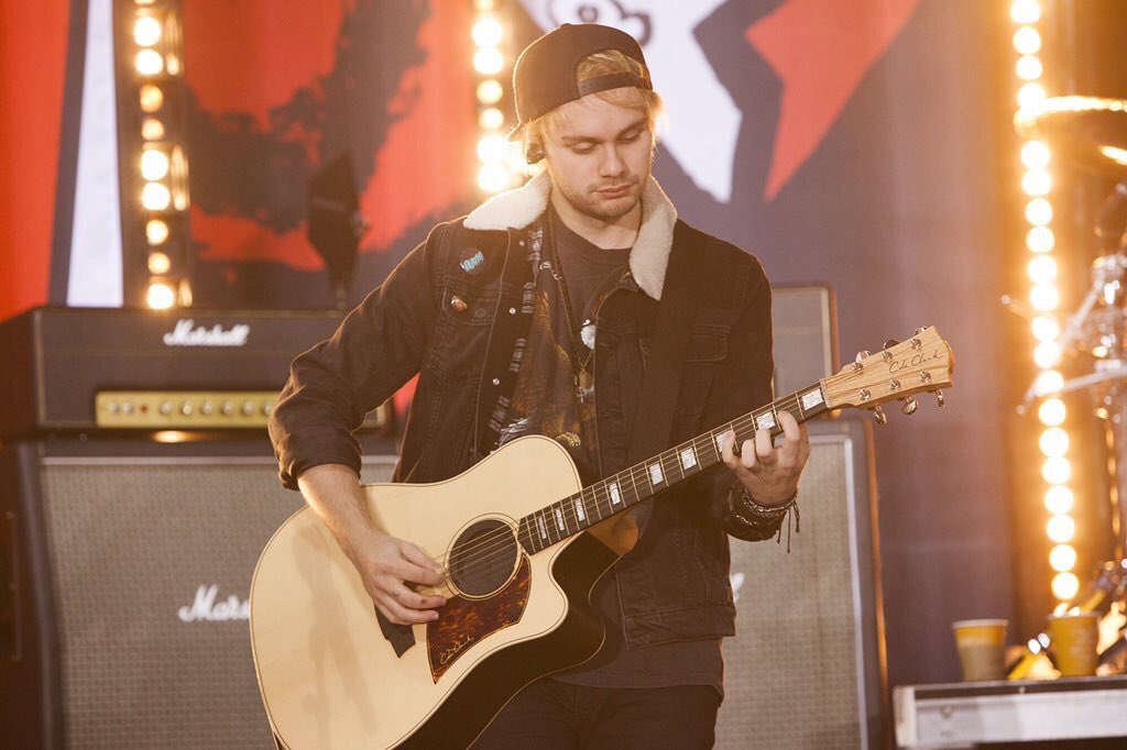 5SOSontours's tweet photo. The boys on the Today Show earlier today! -t #5SOSTODAY https://t.co/fZTZw8Nzjn