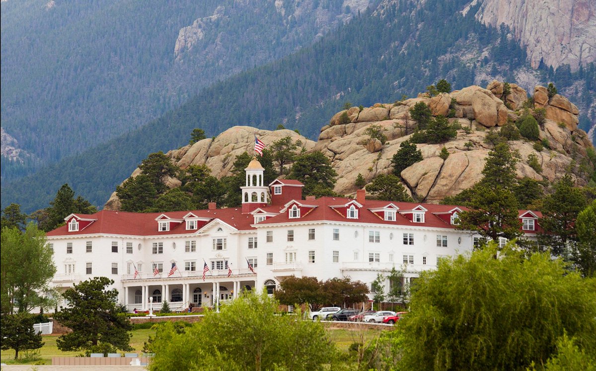 TravelLeisure's tweet photo. The hotel that inspired The Shining may launch a horror museum: https://t.co/XlhjlFF4H4 https://t.co/bsxMKpnFqe