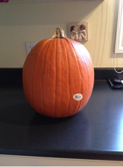 WallwinS's tweet photo. Good morning to @MsEsClass @mrsdegrootclass! Good evening to @MathsPirates! How tall do you think my pumpkin is? https://t.co/ecnAjV9fkm