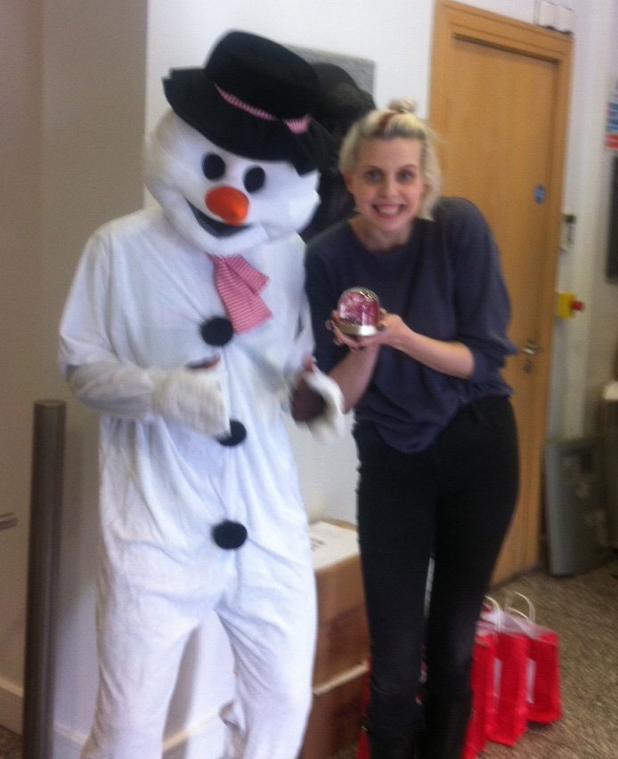 starchicmag's tweet photo. Thanks @PhotoBox for sending in Frosty with a festive gift. #PhotoBoxMagic https://t.co/1HKGqC47V7