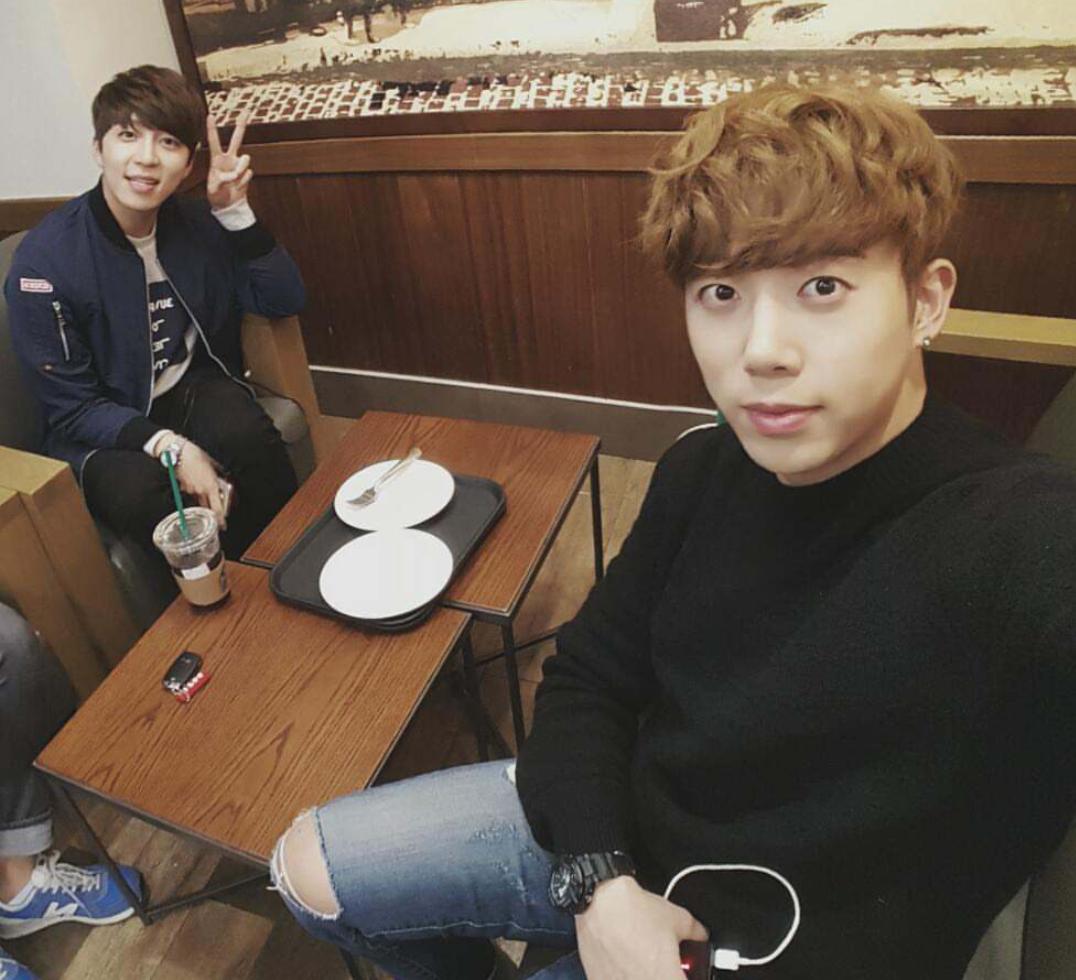UKISSmoments's tweet photo. [yhm1991] #UKISS #Amesta #Daeyu #Hoon #Soohyun #KISSme It was fun right?? ㅎㅎ https://t.co/dZ95Su2Gko https://t.co/sHL6Af4zI7