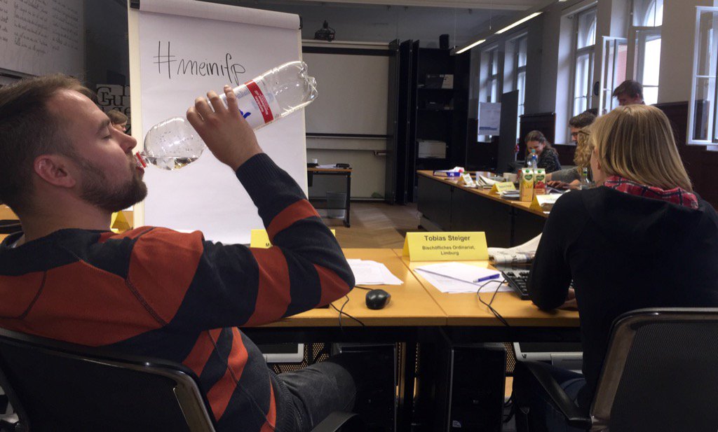 tobiassteiger's tweet photo. Tolle Seminare mit tollen Dozenten in tollen Räumlichkeiten. Das ist das @ifpmuenchen #learningbydrinking #meinifp https://t.co/k0NN3UzZBP