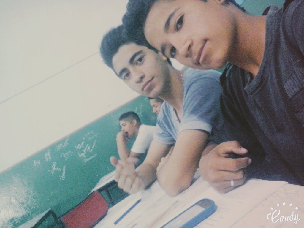 JuanciithooC's tweet photo. Los kiero hermanos https://t.co/LfBuw1xWPm