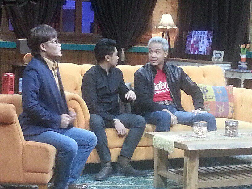 humasjateng's tweet photo. Pak @ganjarpranowo di @ini_talkshow Net Tv dg tema Sumpah Pemuda https://t.co/STnYeQgU2e