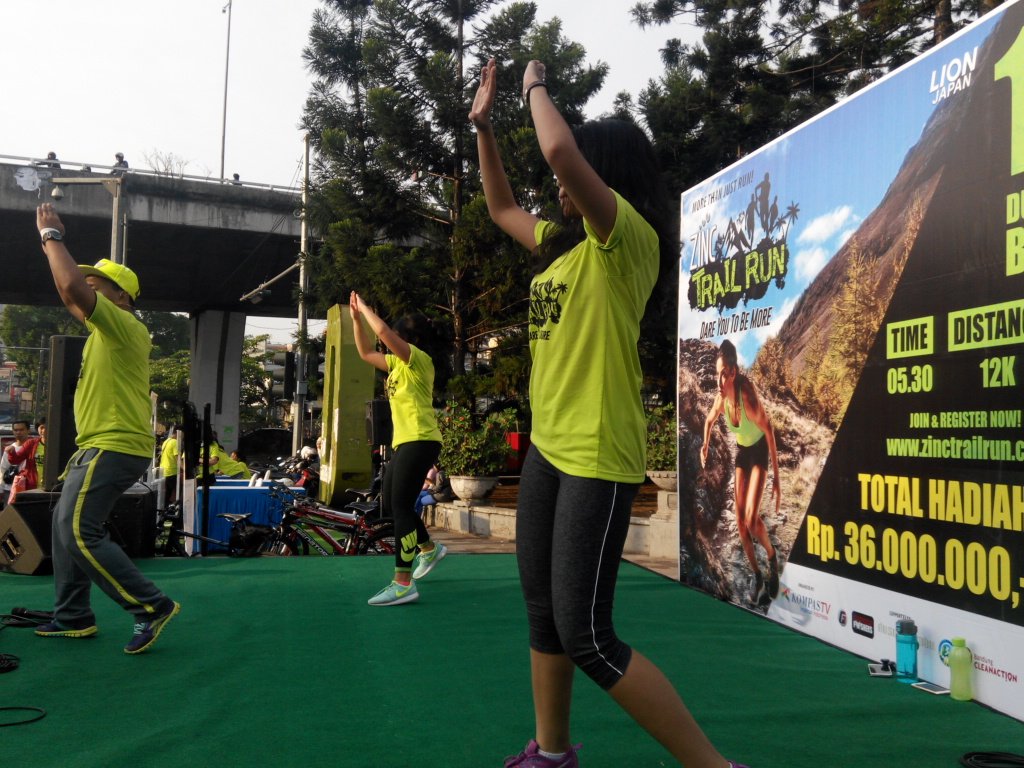 LimitlessTingID's tweet photo. Meriahnya #CFDDago with @ZincActivateYou for #ZincTrailRun @KompasTV @akiniaki @TalentAsia_corp. Before-After BERSIH https://t.co/Wooq87STf1