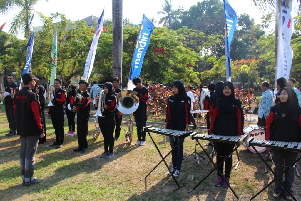 MB_Unram's tweet photo. Upacara SUMPAH PEMUDA 28 Oktober 2015.. Showtime yang lumayan santai,, :-D https://t.co/vFvtdG0oEV