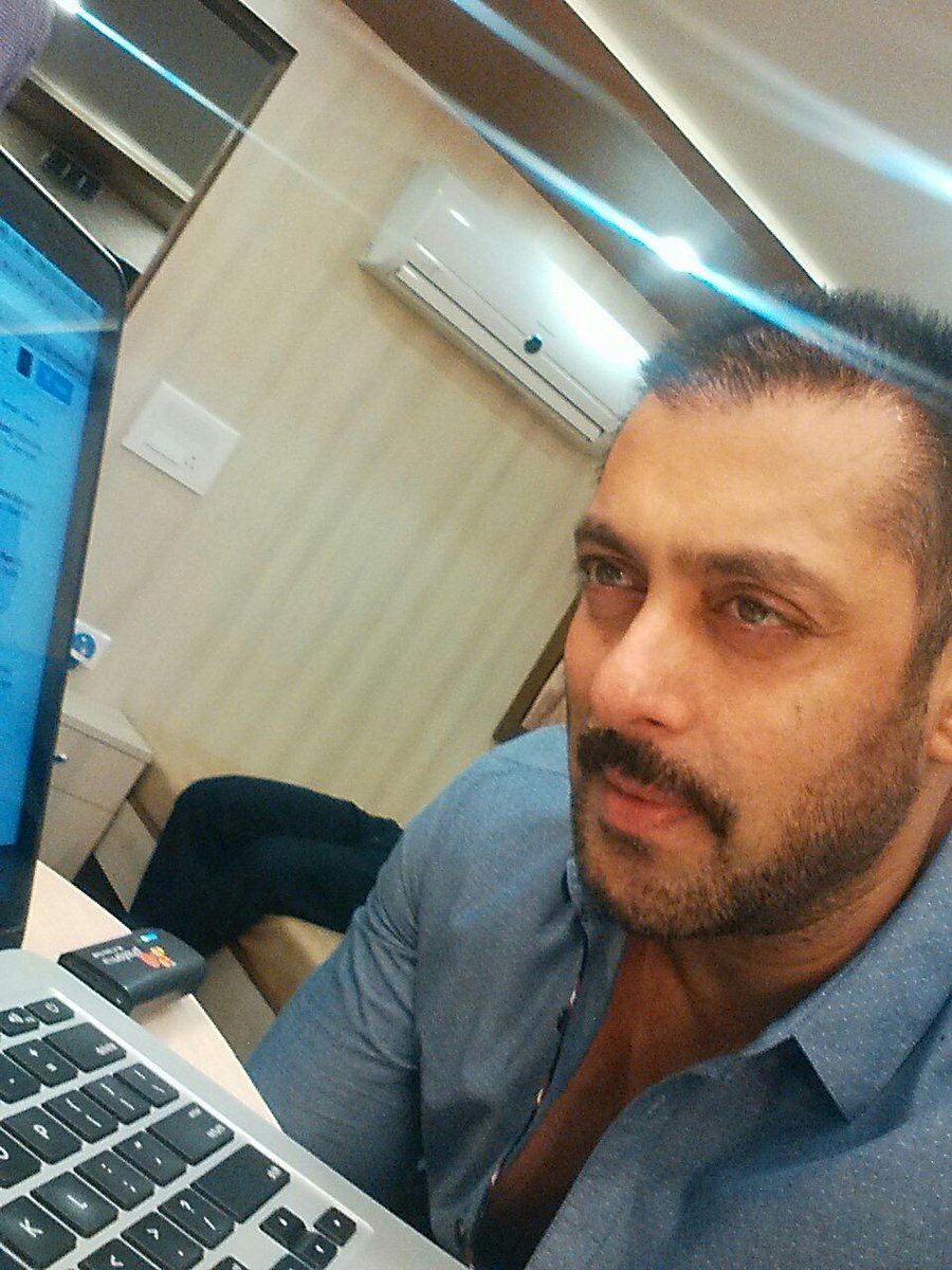 therohitrk's tweet photo. #ChatWithPrem come and share your questions NOW! @BeingSalmanKhan https://t.co/dLceb3kC2K