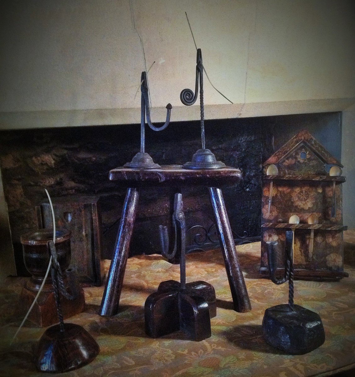dcd1066_dodge's tweet photo. #Fire & Lighting
early lighting with a contemporary feel
#rushlights #rushnips #primitive #antiques #welsh https://t.co/pUQWb4YdCX