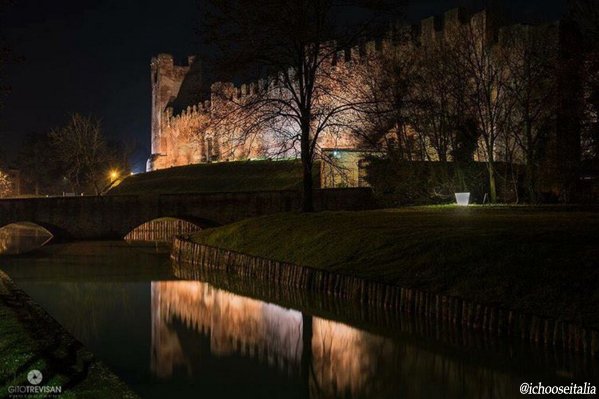 Un'affascinante notturna di #CastelfrancoVeneto #treviso #visitveneto