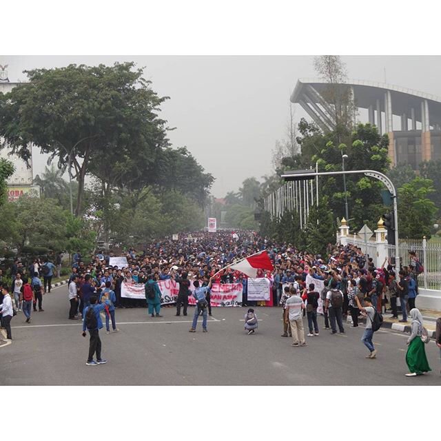 Gabungan berbagai elemen masyarakat dalam gerakan #SumpahMelawanAsap di Pekanbaru - Riau