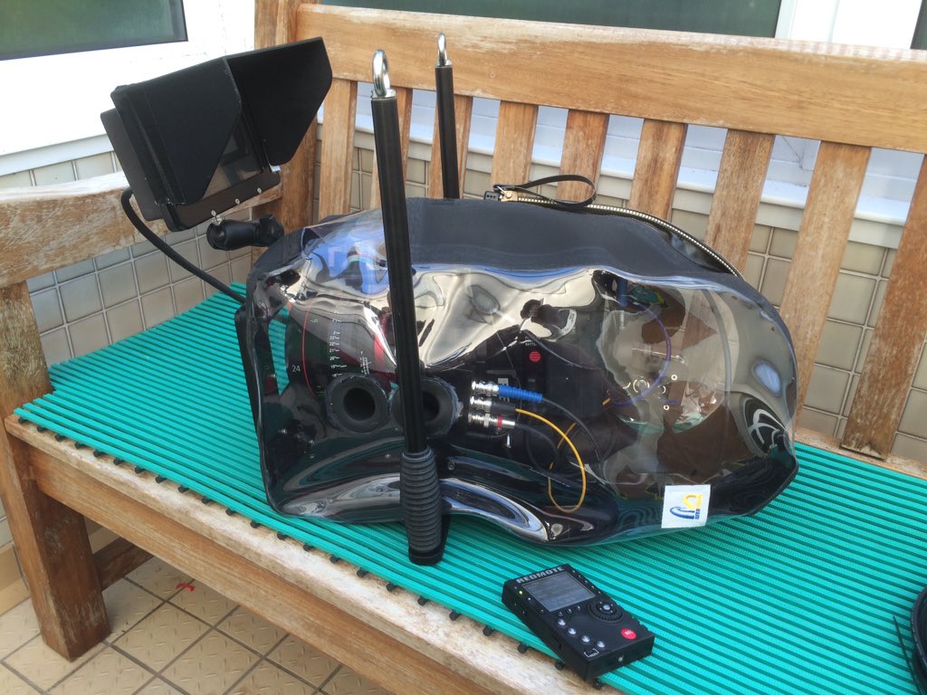 RobHillDiver's tweet photo. Scubacam Splash Bag for Red Epic &amp; Alexa Mini with remote follow focus and surface monitoring #reddigitalcinema https://t.co/EmZa67mSAs