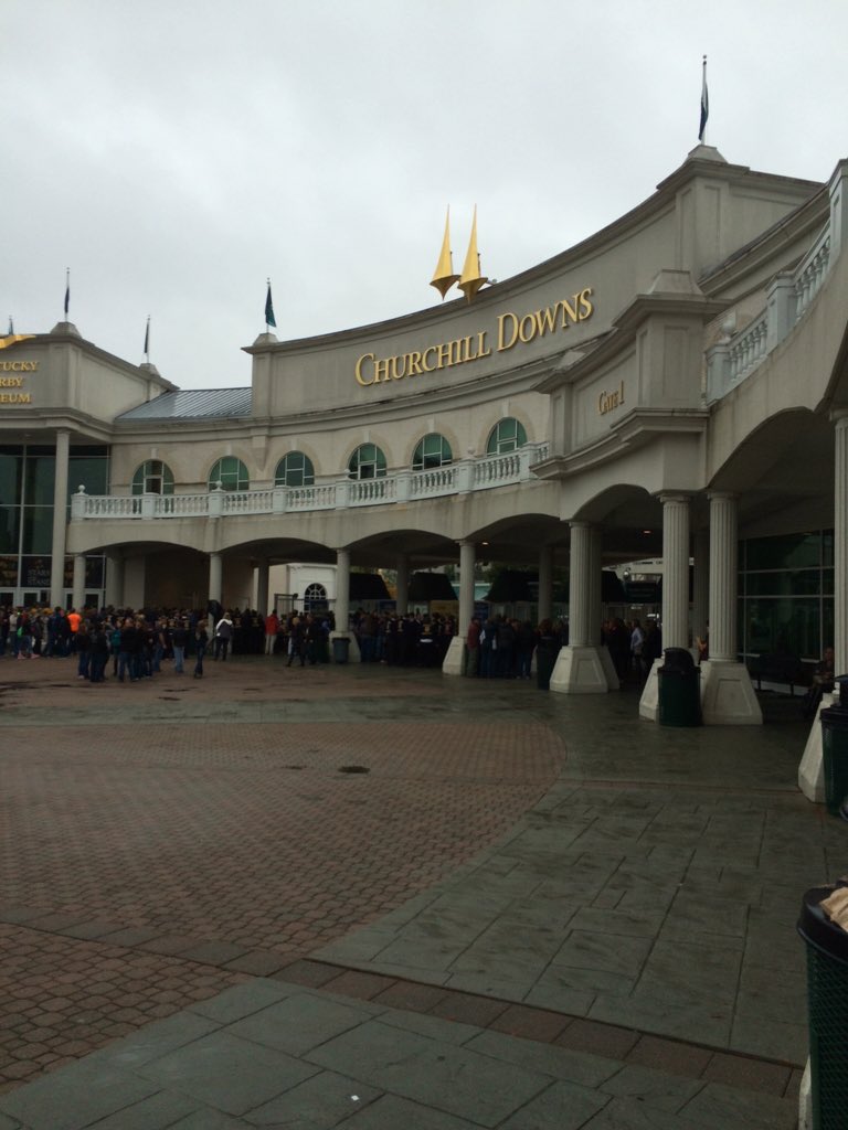 Wamogoprin's tweet photo. Churchill Downs in the rain! #funwithFFA https://t.co/0DtLpBBGLq