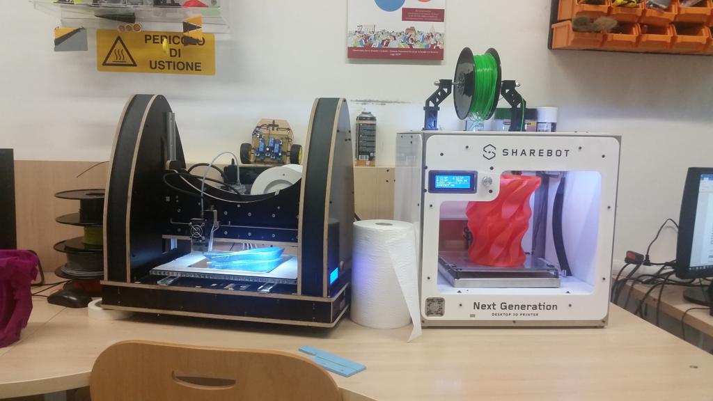 fabrizioolati's tweet image. #IstitutoMassimo e #MakingDrones in visita al fablab presso la sede di @fmdigitale